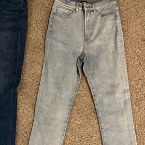 Slim Super High Rise Light Wash Express Jeans. Size 10R.